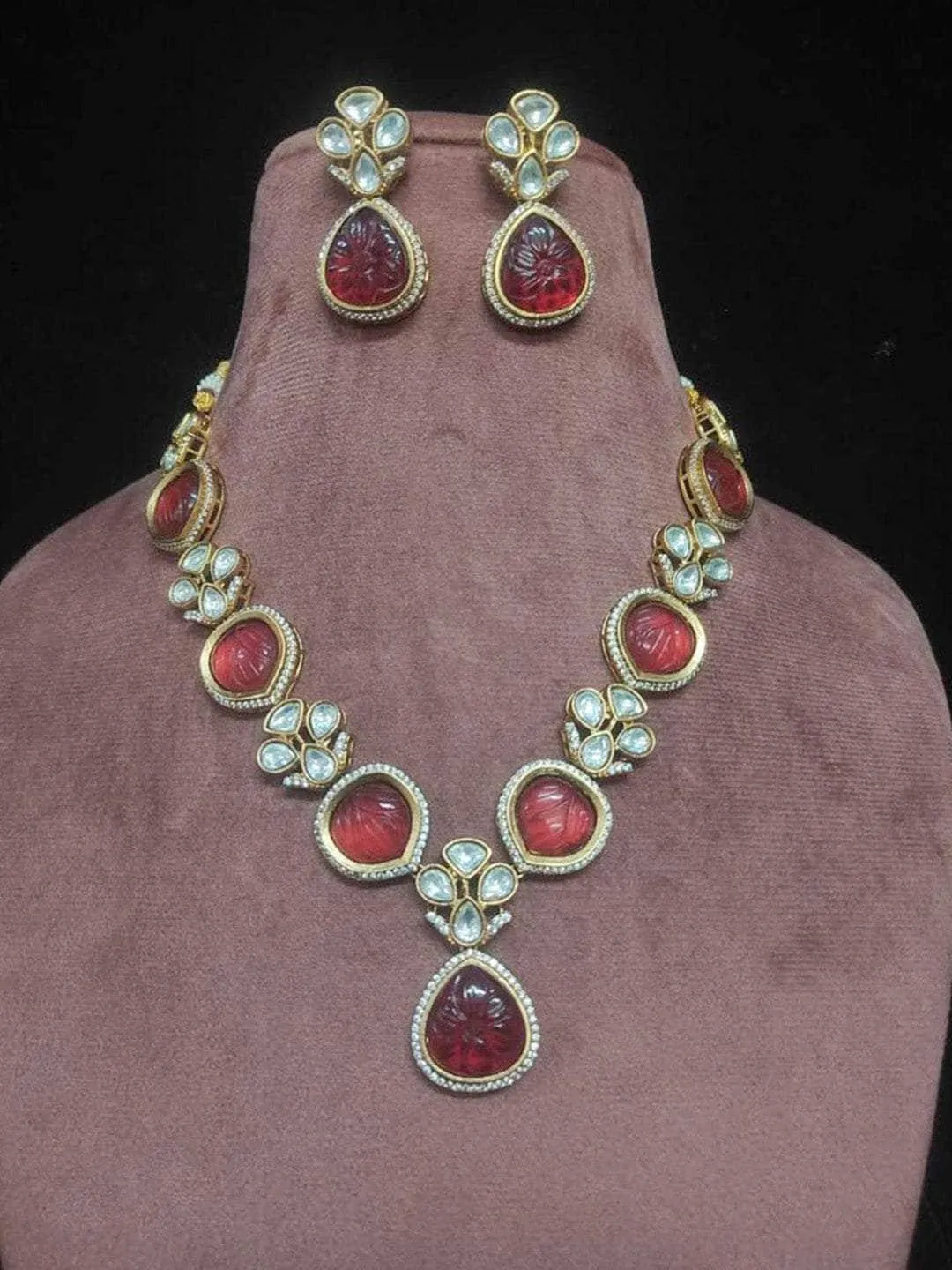 Kundan Classic Necklace With Red Stone Set