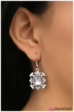 Paparazzi Earring ~ Buckingham Palace - White