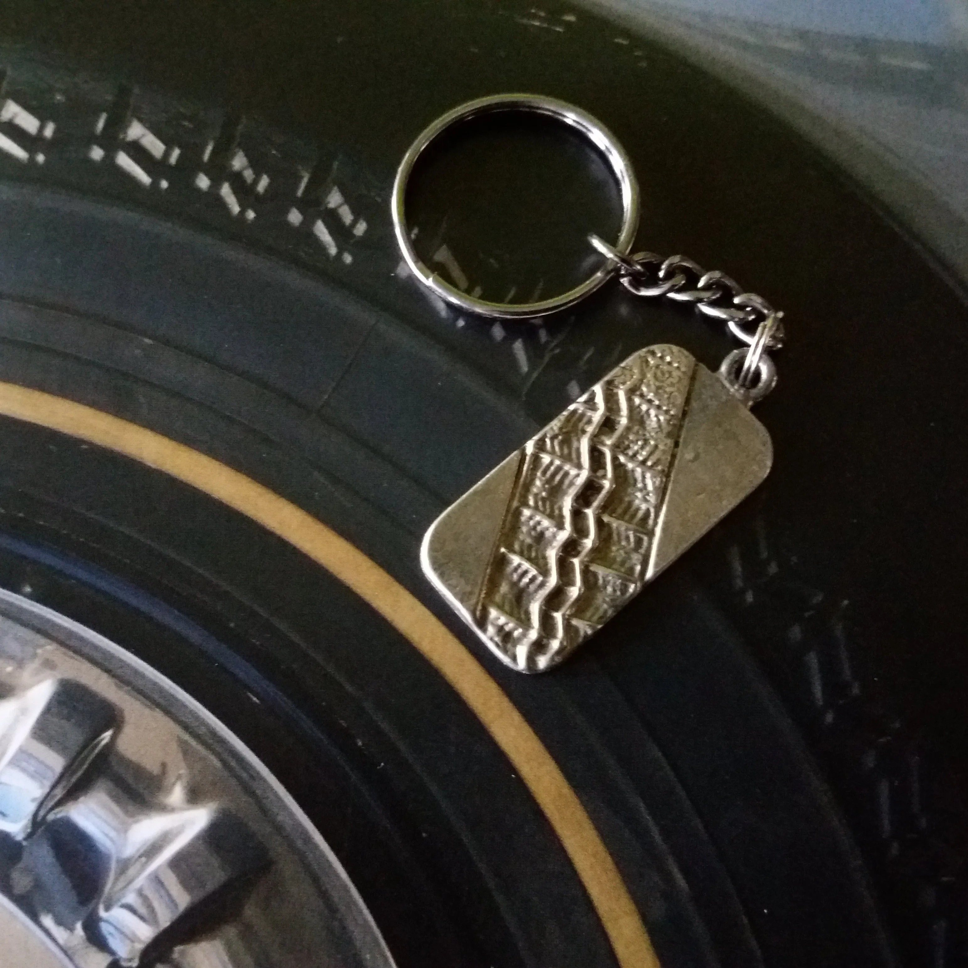 Tire track key ring